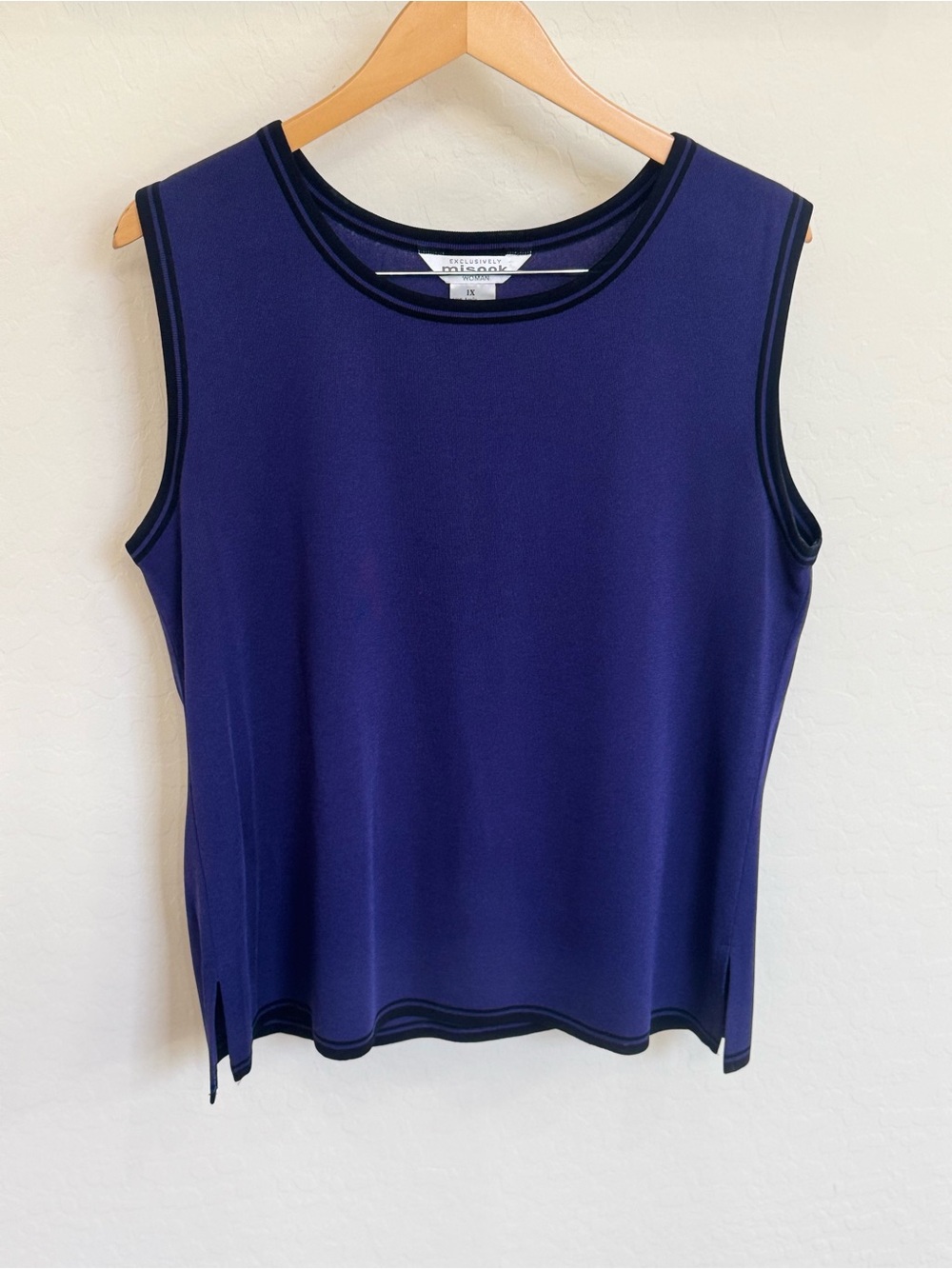 Exclusively Misook Woman Knit Tank Top Size 1X Purple Black Contrast Trim